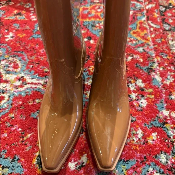 Water-Resistant Tan Women's Boots - Picture 4 of 5